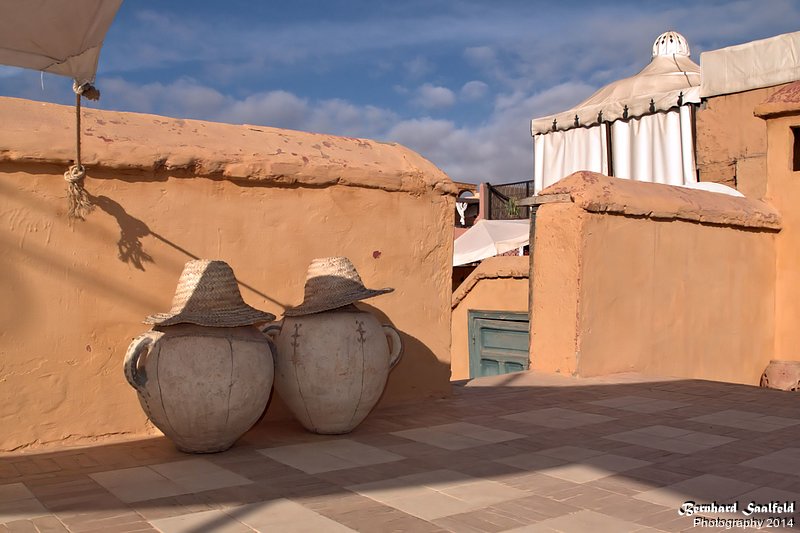 Bernhard Saalfeld - Ueber den Daechern von Marrakesch